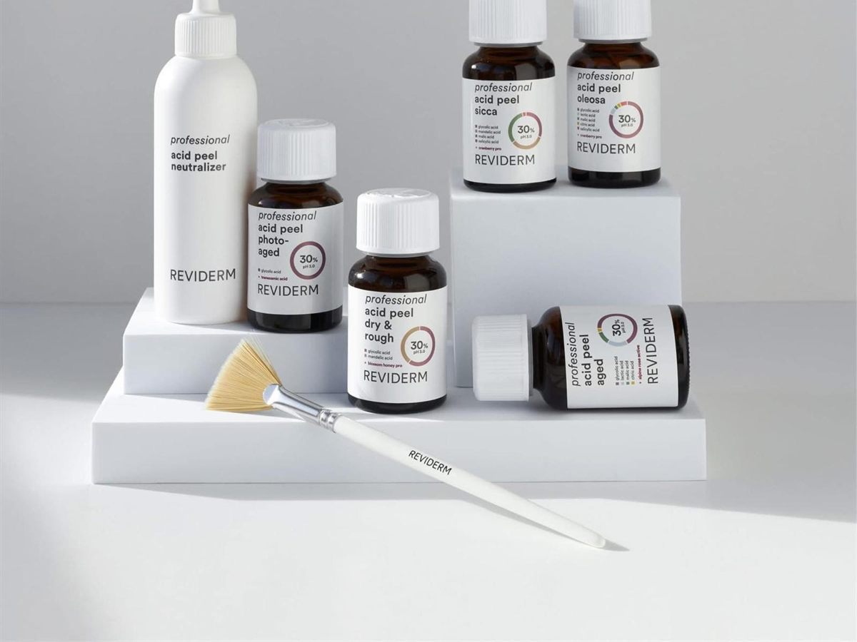REVIDERM Acid Peel Produktreihe mit Fächerpinsel